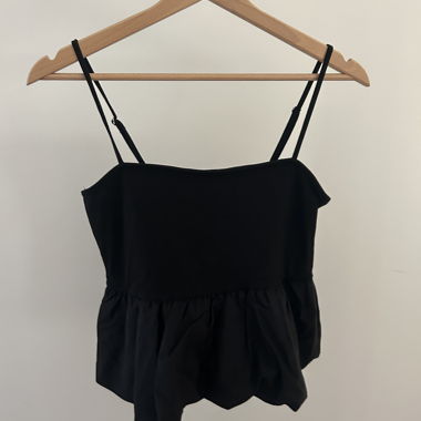 Schwarzes Top 