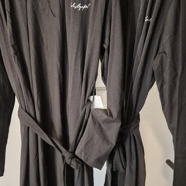 2x Karl Lagerfeld Morgenmäntel (S & M) – Luxus  