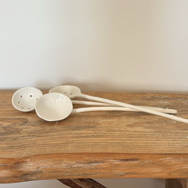 Louches de cuisine blanches