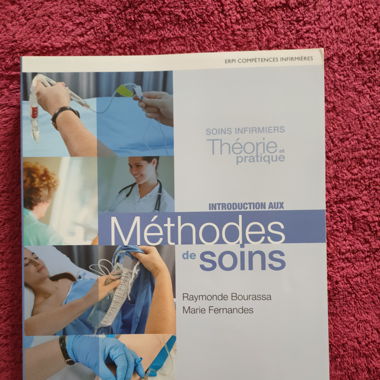 Livre études soins infirmiers neufs