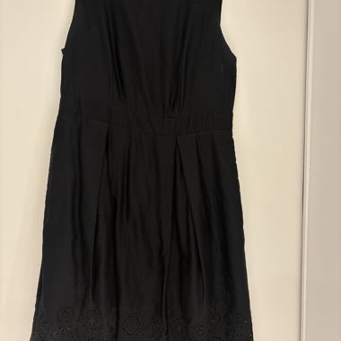Schwarzes Trägerkleid