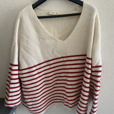 Gestreifter MNG-Pullover