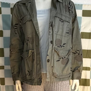 Khaki Übergangsjacke mit Blumenmuster