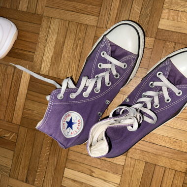 Converse violet
