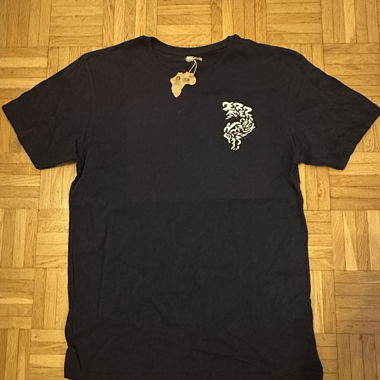Dark blue T-shirt with ZEINE batch