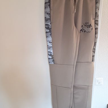Beige Jogginghose Kings Will Dream
