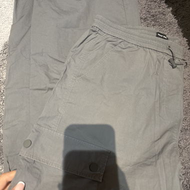 Pantaloni grigi