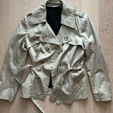 beige short trenchcoat from DKNY