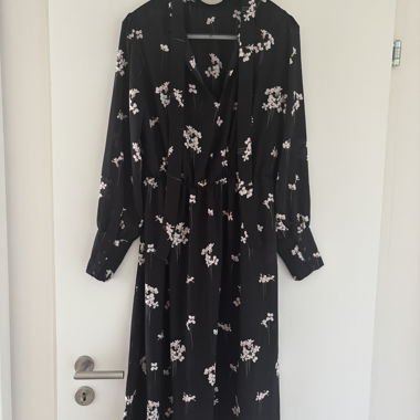 Gina Tricot Blumen-Midikleid - Grösse 40