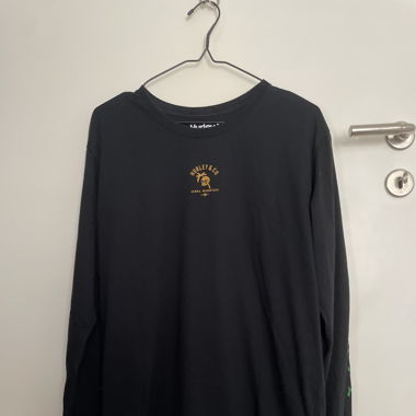 black longsleeve Hurley & Co
