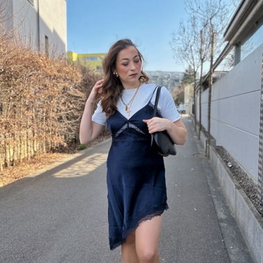 Robe nuisette à bordure en dentelle