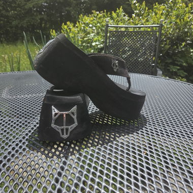 Tongs à plateforme noires Naked Wolfe