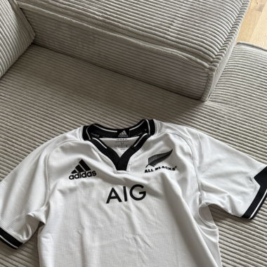 New Zealand Rugby jersey medium