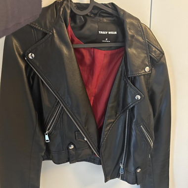 Kurze Lederjacke