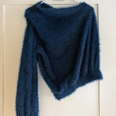 Pull asymétrique duveteux bleu pétrole