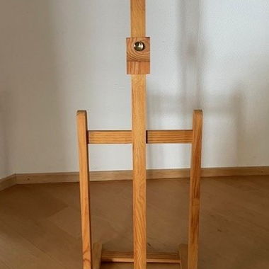 Wooden table easel