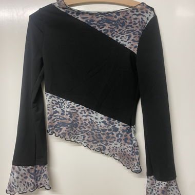 Top mit Leoprint-Detail