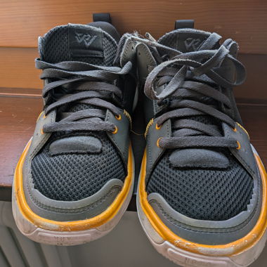 Scarpe Nike Jordan nere e gialle tg37