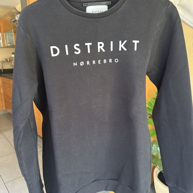 Distrikt sweater