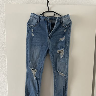 Jeans mit Löchern 
