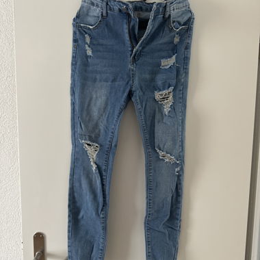 Jeans mit Löchern