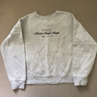 Sweatshirt