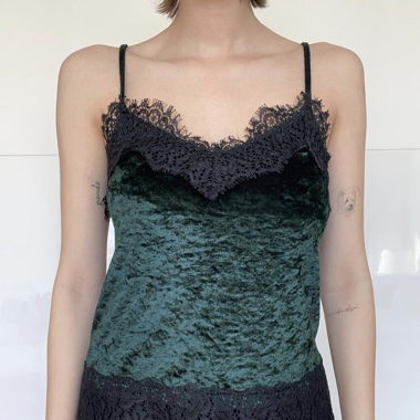 Green velvety top with black lace 🖤