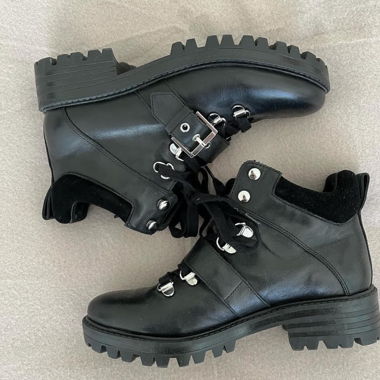 boots Kendall & Kylie
