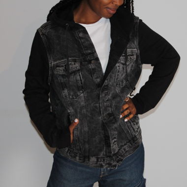 Jeans- und Stoffjacke