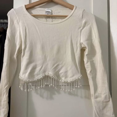 White ribbed top with pearls