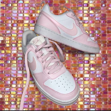 Nike Court Borough Low pink and White