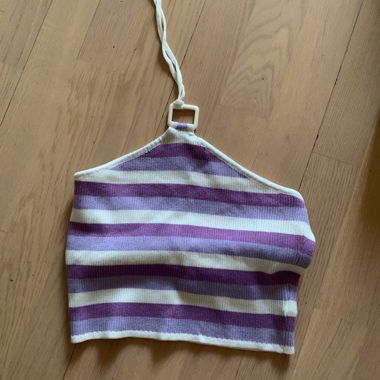 Top corto a collo halter a righe