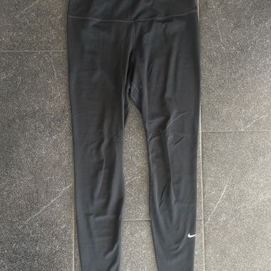 schwarze Nike Leggins