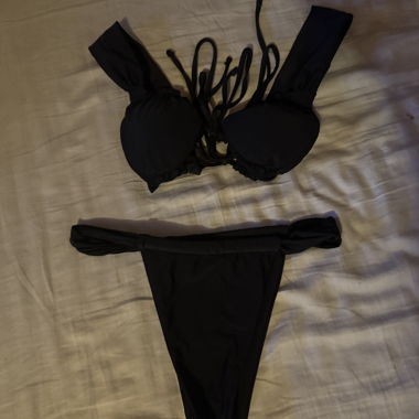 Schwarzer Bikini