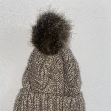 Bonnet beige avec pompon