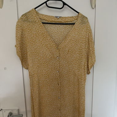Gelbes Sommerkleid