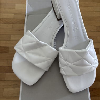 Tamaris White Sandals Gr. 36