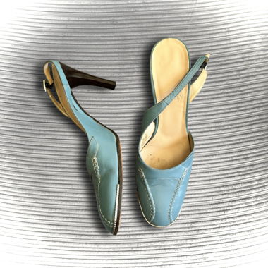 Blue leather court shoes with metal toe
