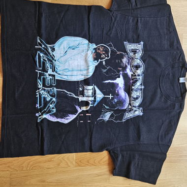 Schwarzes Longsleeve-Top mit Grafik