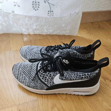 Nike thea