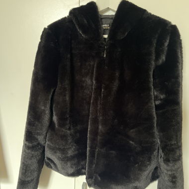 Veste fausse fourrure
