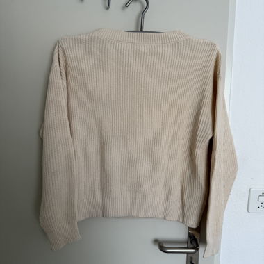 Beiger Zopfmuster-Pullover