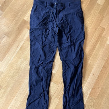 FJ (Footjoy) navy trousers W40/L33