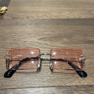 Sonnenbrille mit rosa Gläser