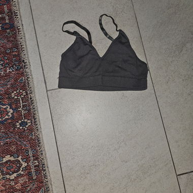 Dunkles Sport-Top