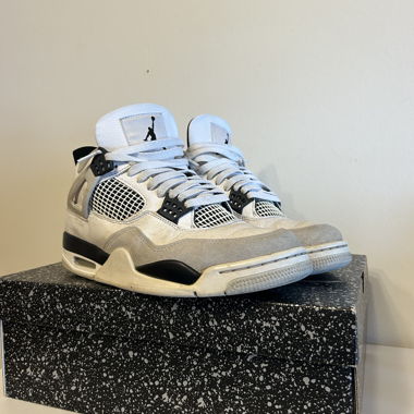 Air Jordan 4 Retro Sneaker