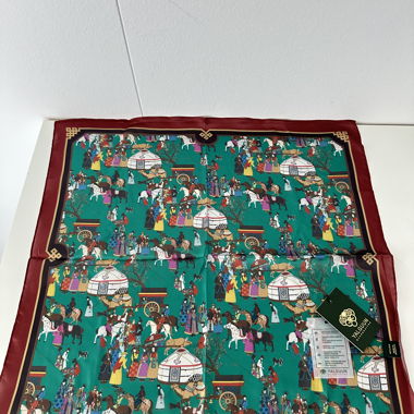 Foulard en soie carré à motifs multicolores, neuf avec étiquette