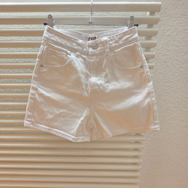 Pantaloncini bianchi vita alta