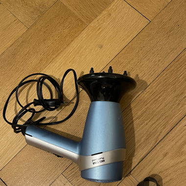 Hairdryer with diffuser