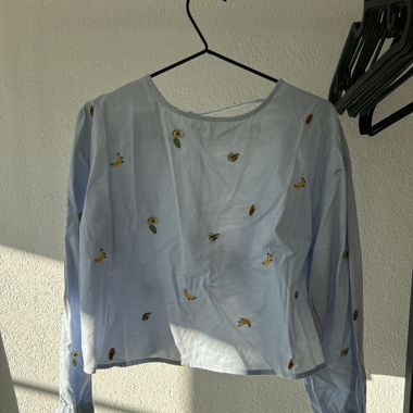 Bluse mit offenem Rücken